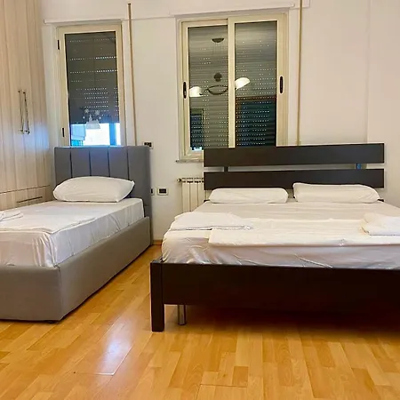 Lägenhet Flori Penthouse Center P2 Tirana